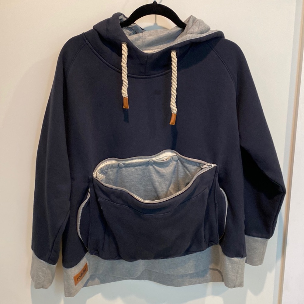 Dog toting hoodie! Pockets! Take your dog or cat with you!